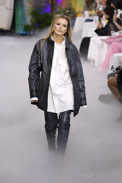 На Неделе моды появилась двойник Кейт Мосс. Интернет спорит, кто горячее