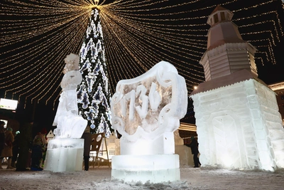 Ледовый городок с символами Челябинска открыт на площади Революции