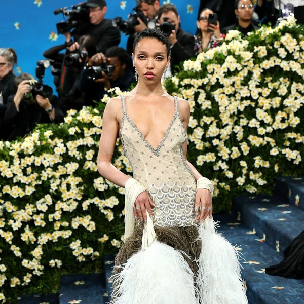 FKA Twigs в образе от Wales Bonner, отсылающем к Жозефине Бейкер, первой темнокожей женщине, сыгравшей главную роль в крупном кинофильме | Источник: Getty Images
