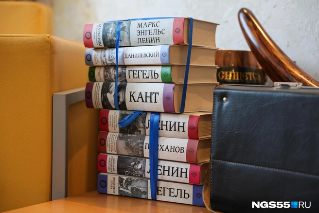 К работе нужно относиться философски и смотреть на ситуацию шире | Источник: Евгений Софийчук / NGS55.RU