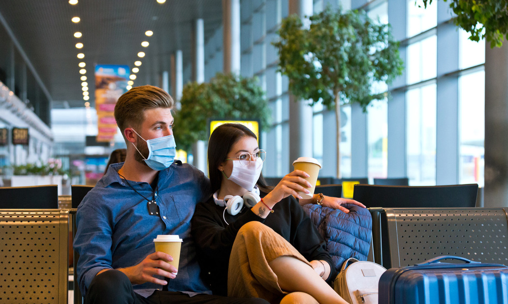 Зрителем за деньги. Airport waiting area.