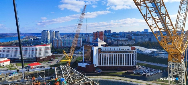 С высоты здания Кемерово как на ладони  | Источник: Александр Левчук / NGS42.RU 