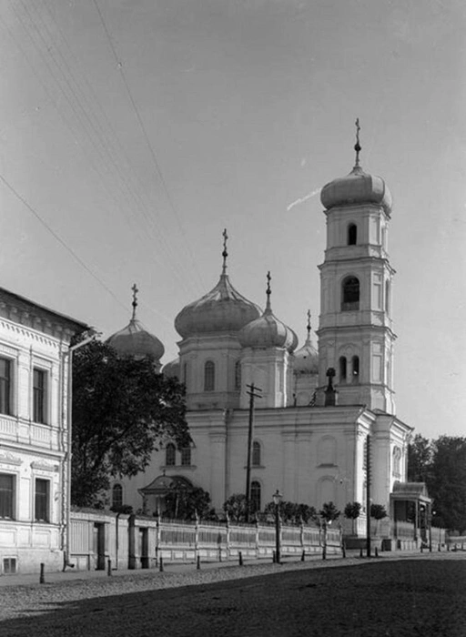 Храм Вознесения Господня на улице Ильинской. Слева заметен угол дома Долганова (фото конца XIX— начала XX веков) | Источник: pastvu.com