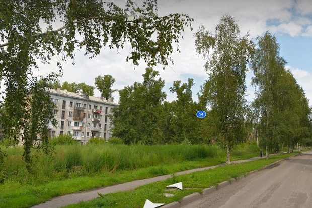 Новый дом заметно выше соседних | Источник: Yandex.ru/maps