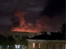 Взрывы, сирены, горящие военные самолеты: аэропорт в Пскове атаковали беспилотники