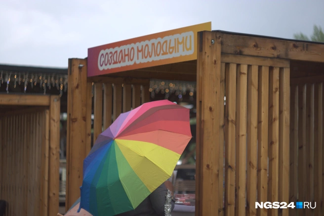 Но совсем скоро мы заметили, что дождь напугал не всех красноярцев | Источник: Софья Степанова / NGS24.RU