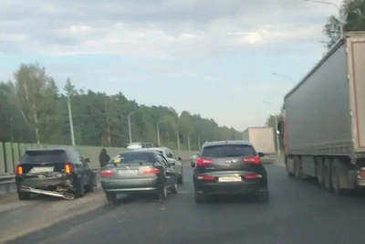 На Тюменском тракте пробка из-за аварии: одна полоса