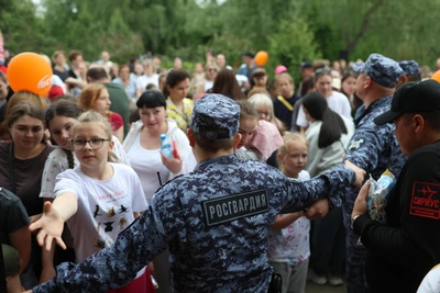 Давка и 1000 порций мороженого: открытие набережной в Омске