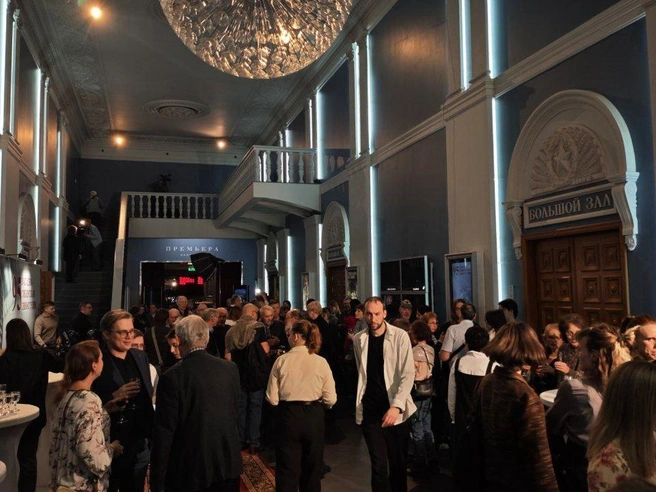 Перед началом мероприятия холл был переполнен | Источник: НГС