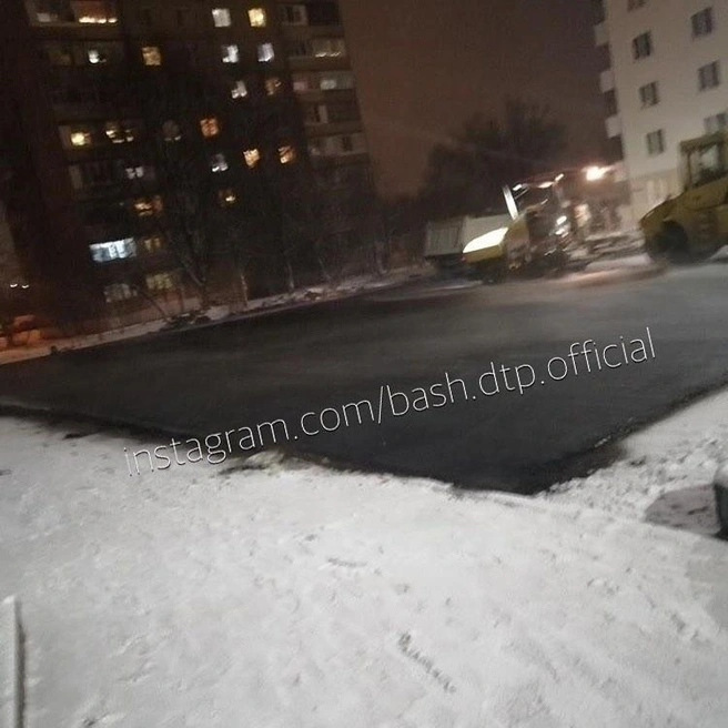 Тут аж футбольное поле залили в снег | Источник: bash.dtp.official / instagram.com