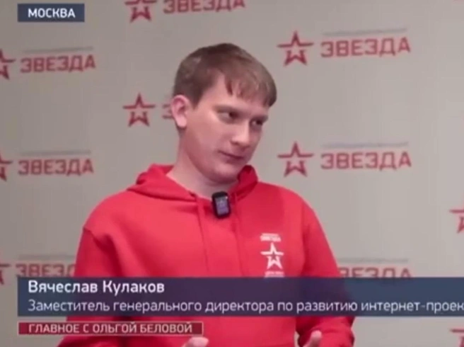 Вячеслав Кулаков в новом амплуа | Источник: из сюжета канала «Звезда»