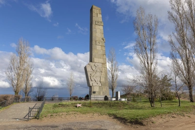 Заброшенный памятник Сталинградской битвы возмущает туристов