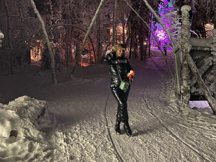 Беременная невеста Роналду катается на лыжах в костюме из фольги за 100 000 рублей