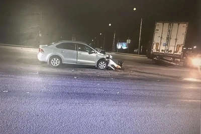 Воронежская водитель «Фольксвагена» столкнулась с грузовиком и попала в больницу
