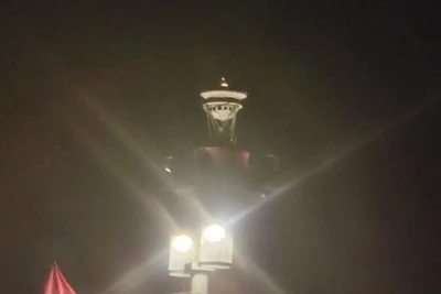 Слабое пламя Ростральных колонн: причина