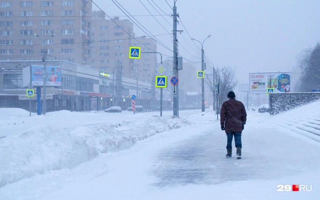 Редкий прохожий спешит по делам | Источник: Антон Данилов