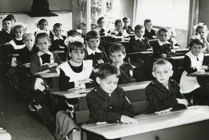Почему в советских школах запрещали носить сережки — причины вас удивят