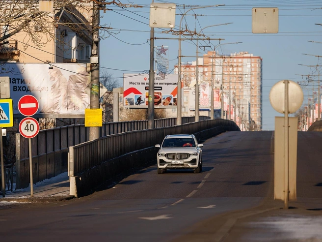 Большинство автолюбителей также решили остаться дома | Источник: Алексей Волхонский / V1.RU