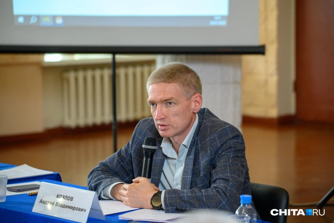 Андрей Козлов тратит на бензин для двух машин больше 10 тысяч в месяц | Источник: Олег Фёдоров / CHITA.RU