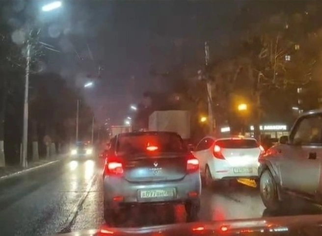 Из-за массового ДТП в центре Рязани образовалась большая пробка | ya62.ru