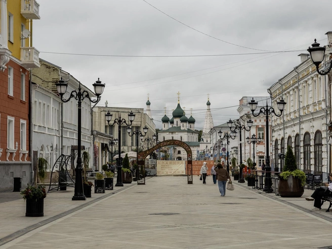 Ярославцы активно гуляют по новой пешеходной зоне | Источник: Александр Куренной / 76.RU