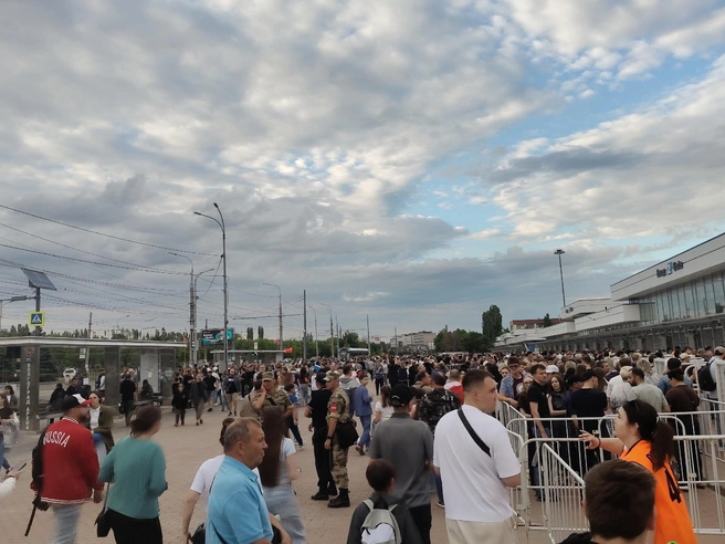 На стадионе собралось огромное количество зрителей. | Источник: Мария Умнова / V1.RU