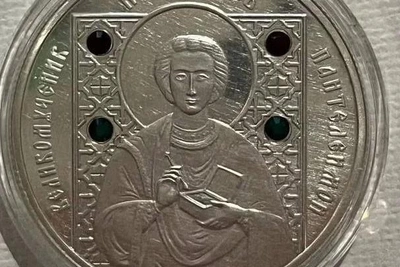 Серебряную монету 2006 года продают за 100 тысяч