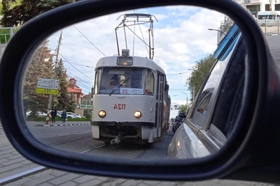 Illegal Parking Paralyzes Tram Traffic in Ulyanovsk Center