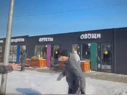 Момент конфликта был зафиксирован камерой регистратора в автомобиле. | Источник: читатель 74.RU