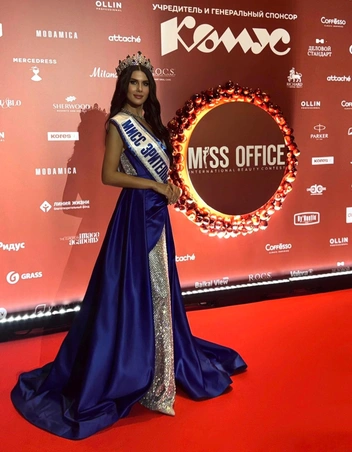 Платье девушке приснилось  | Источник: Юлия Чернявская