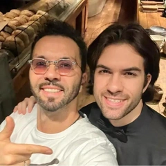 Бросил спорт ради театра: что известно о старшем сыне солиста группы «Чай Вдвоем» Дениса Клявера