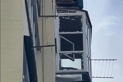 Дрон ВСУ влетел в многоэтажку: губернатор показал видео