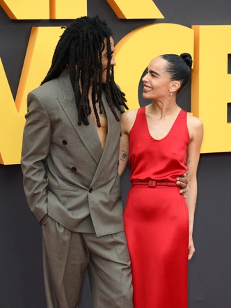 Ленни Кравиц и Зои Кравиц на европейской премьере фильма «Моргни дважды» в кинотеатре Odeon Luxe Leicester Square, 19 августа 2024 года 