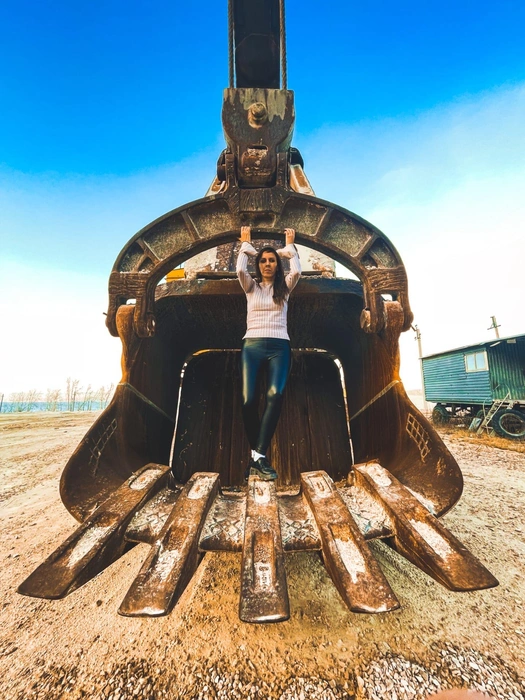 — С помощью программы в телефоне я могу практически всё, что делает с гаджетом обычный зрячий человек: писать и отвечать на сообщения, загружать файлы в облачные хранилища, ставить будильник, читать состав, калорийность и срок годности продуктов, вести соцсети. Плюс в пандемию стала очень развита система онлайн-заказов и доставки из супермаркетов. Так что ходить по магазинам, просить продавца прочитать этикетку, тащить тяжелые сумки домой теперь не нужно | Источник: Ольга Лифанова / vk.com