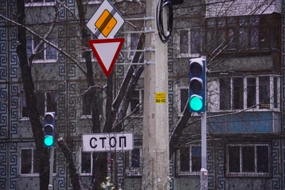 Омич отсудил миллион из-за неправильных знаков