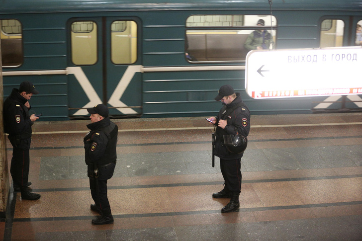 «Правильно тебя Бог наказал»: пассажиры московского метро избили родителей ребенка с аутизмом