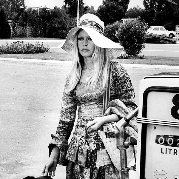 Ненавидела роскошь, но носила Chanel: как Брижит Бардо изменила моду