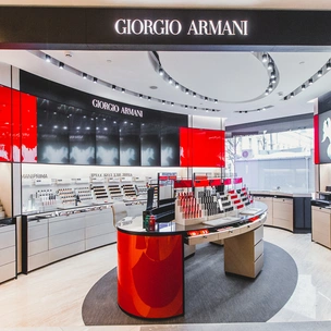 Digital-примерочная, волшебное зеркало и другие новшества бьюти-корнера Giorgio Armani