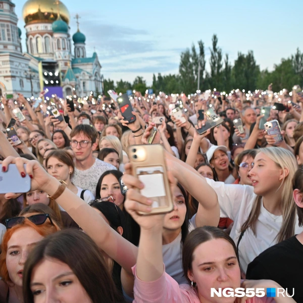 Становилось темнее на улице. Настало время фонариков, чтобы добавить градус романтичности  | Источник: Артемий Скиба / NGS55.RU 