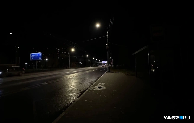 Вечерняя дорога окончательно опустела, хотя еще не слишком поздно | Источник: Виктория Улитова / YA62.RU