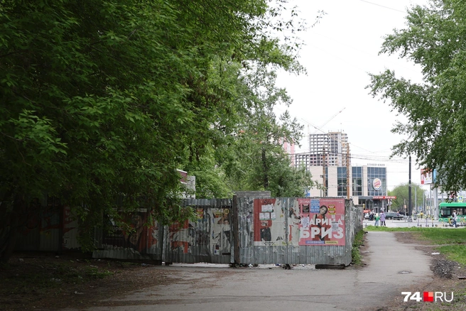 Место очень людное, поэтому внимание к стройке было пристальным | Источник: Наталья Лапцевич