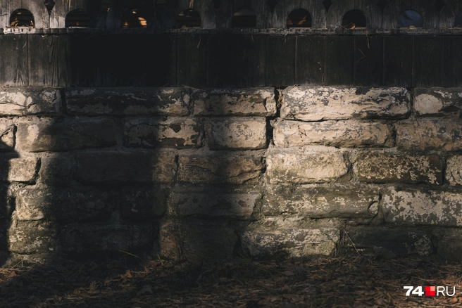 А фундаментам, наверное, и вовсе под сто лет | Источник: Наталья Лапцевич