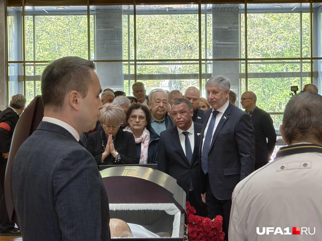 Слева направо&nbsp;— Эльвира Аиткулова, Римма Утяшева и Динар Гильмутдинов, депутаты Госдумы от Башкирии | Источник: Булат Салихов / UFA1.RU