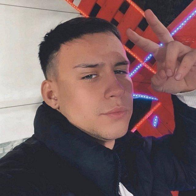 Звезда «ДОМа-2» Иван Синцов скатился на дно: живет в подъезде, спит на коробках — видео