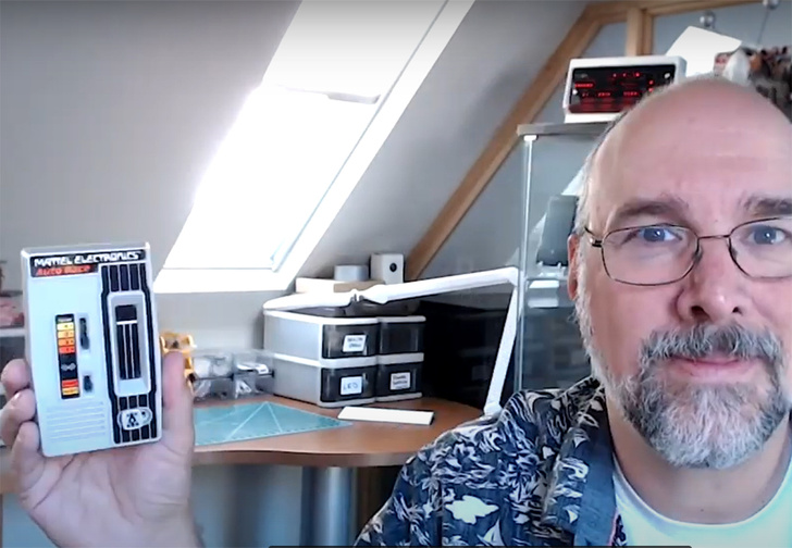 Техноблогер взял свои старые гаджеты и снял видео про эволюцию смартфонов