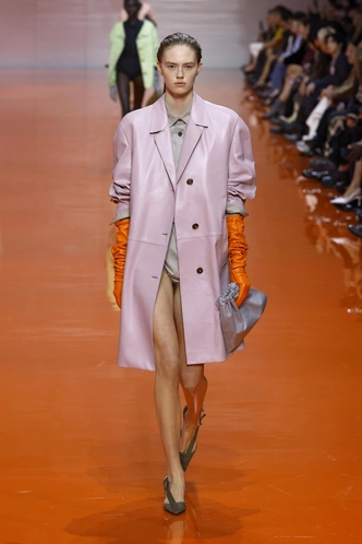 Оранжевый + бордо и еще четыре неочевидные цветовые пары, которые будут в тренде в 2026 году Оранжевый + бордо и еще четыре неочевидные цветовые пары, которые будут в тренде в 2026 году