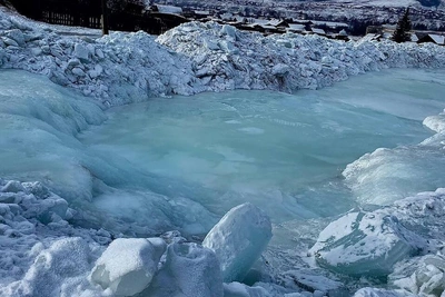 Жители Кадахты самостоятельно защищают село от подтопления