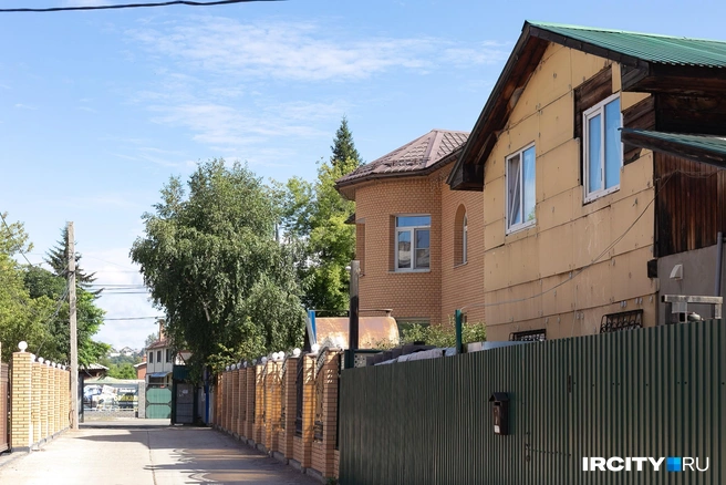 А многие дома откровенно недешевые | Источник: Даниил Конин / «ИрСити»