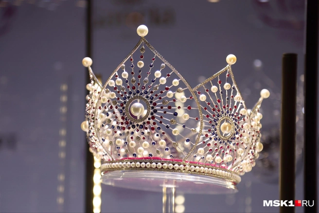 Корона повторяет цвета российского триколора | Источник: Татьяна Спиридонова / MSK1.RU
