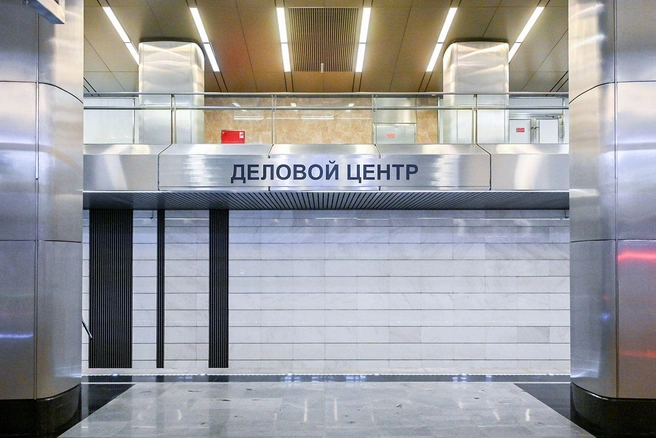 Платформа здесь покрыта листами из нержавеющей стали | Источник: Максим Мишин / пресс-служба мэра и правительства Москвы